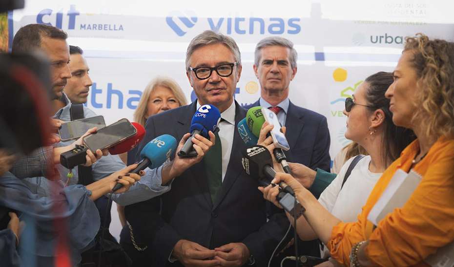 La Junta propone en Marbella una gestión turística enfocada en el valor económico y el equilibrio territorial