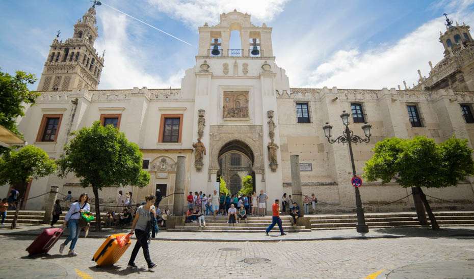 El turismo crea más de 59.000 empleos en hoteles este verano, un aumento del 10% respecto al año anterior