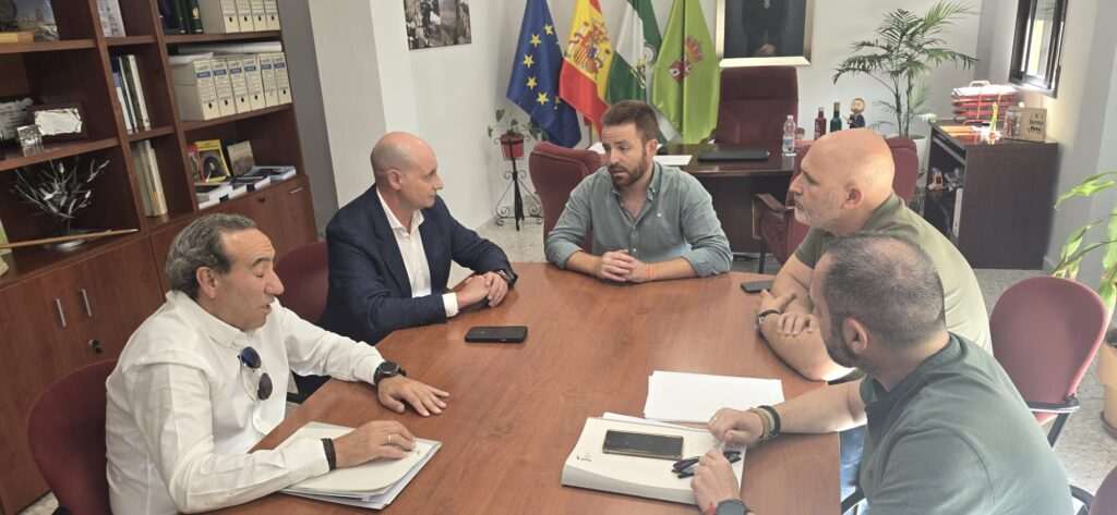 Diputado de Servicios Municipales asiste a comisión sobre servicios públicos en Bedmar