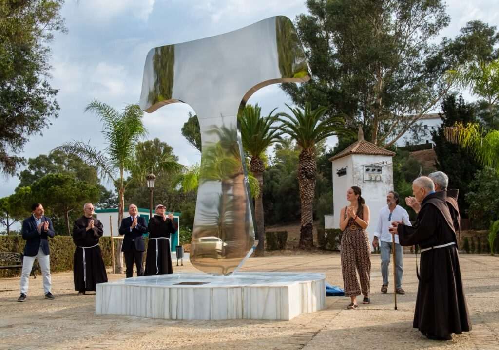 La Diputación introduce la cruz Tau en La Rábida como símbolo de la huella franciscana en la historia de Huelva