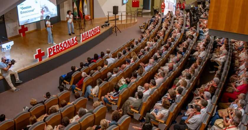 Diputación y Cruz Roja celebran el mes de las personas mayores con el encuentro sobre bienestar y salud en 2023