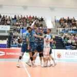 Unicaja Costa de Almería presenta su equipo ante la afición en el Torneo Internacional de Voleibol Almería Activa contra el Benfica