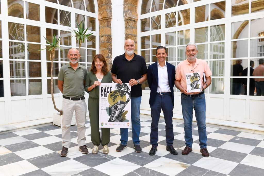 La prueba «muy turística» cierra una emocionante carrera de ciclismo de montaña por Europa y África