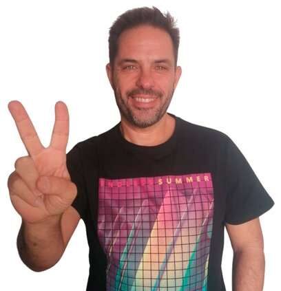 Opos FyQ Manu Ramírez prepara online las oposiciones de Física y Química de Secundaria con una metodología probada