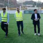 Diputación y Ayuntamiento de Olula del Río renuevan el césped del campo de fútbol