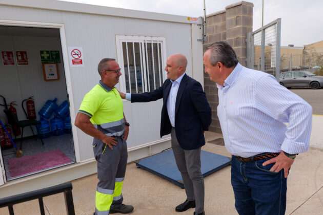 El presidente de la Diputación y el alcalde de Pulpí realizan una visita al Punto Limpio del Polígono