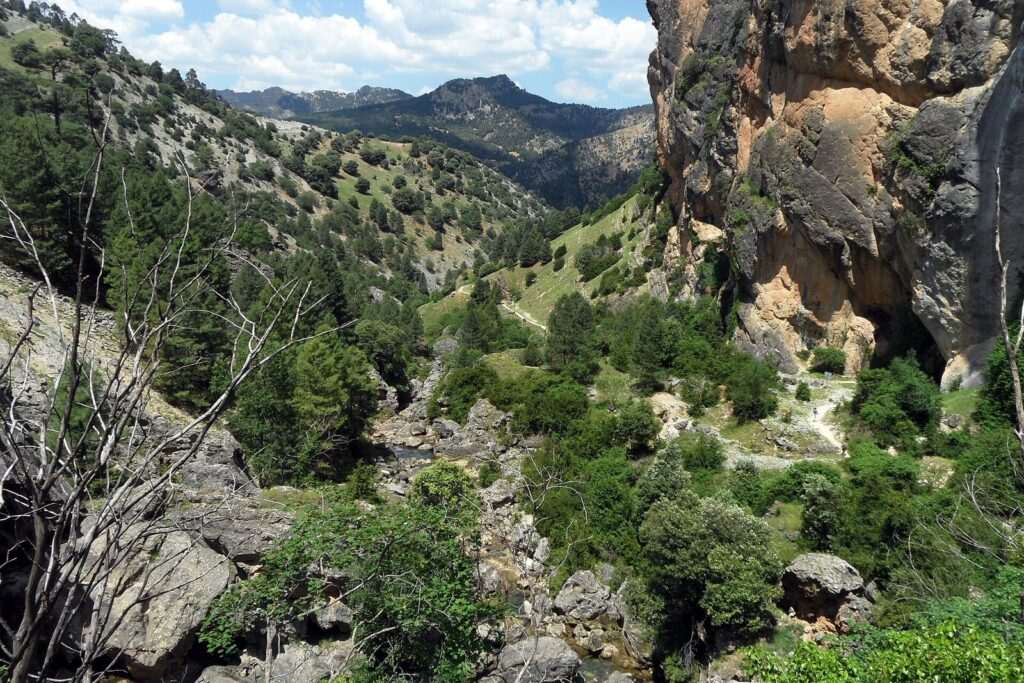 La ruta del río Borosa sigue abierta con desvío por la pista forestal
